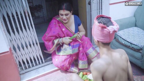 Desi Sabjiwala Fucks Big Boobs Bhabhiji While Selling Grocery to Her